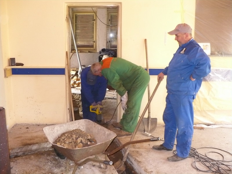 Brigáda 3.5.08 příprava kanálů 2.JPG